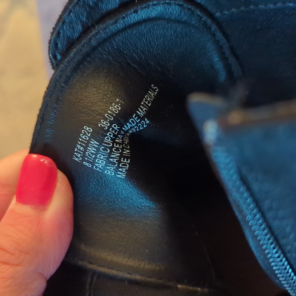 Black High-Top Women's Shoes - Picture 8 of 8
